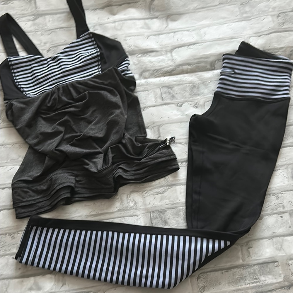 lululemon athletica Black and blue Striped Leggings and top SET SZ-4
